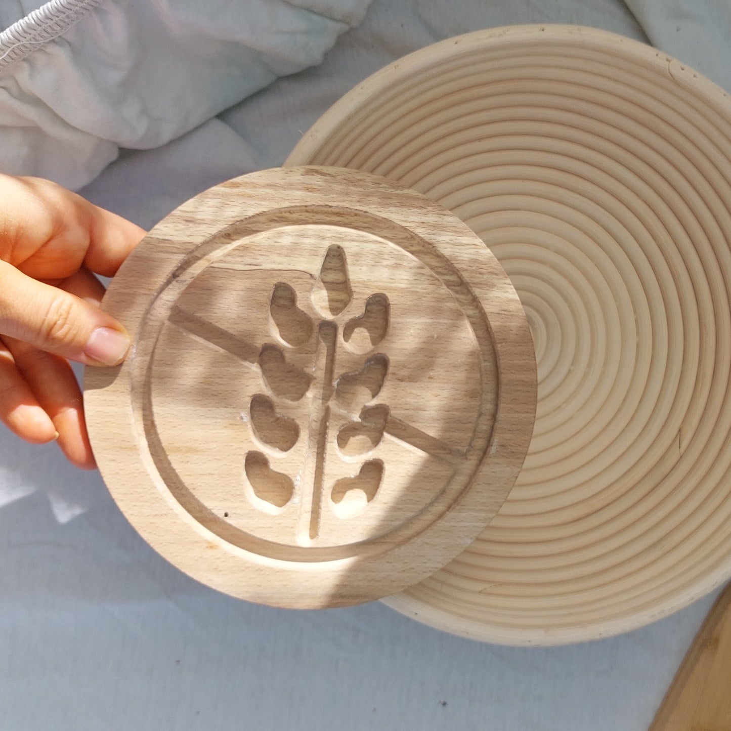 Glutenfreie Holzscheibe durchgestrichene Ähre groß